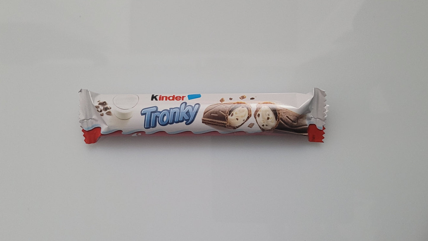 kinder Tronky. Der Sommer-Hit für alle Fans von kinder Schokolade! Mit kinder Tronky können Sie den unverwechselbaren Geschmack der köstlichen kinder Milchcreme auch an heißen Tagen genießen.