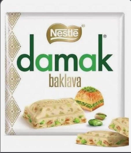 Nestle Damak Baklava 60g Schokolade mit Pastazien. Die perfekte Kombination aus Schokolade und Pistazien macht diese Schokolade zu einem einzigartigen Geschmackserlebnis. Ideal als Geschenk oder als süßer Snack zwischendurch ( 100g/ 3,31€)